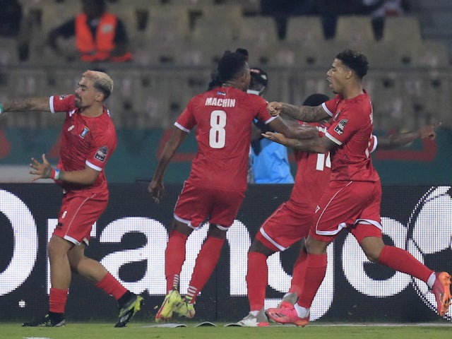 Jannick Buyla của Equatorial Guinea ăn mừng khi ghi bàn thắng đầu tiên cùng đồng đội vào ngày 30 tháng 1 năm 2022