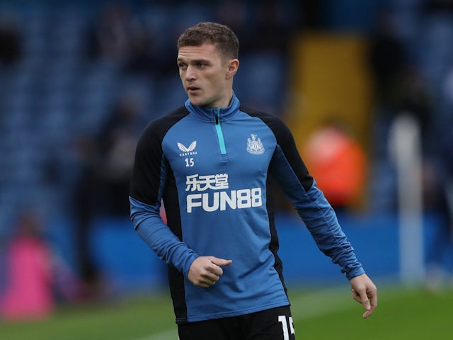 Kieran Trippier warms up for Newcastle United in January 2022