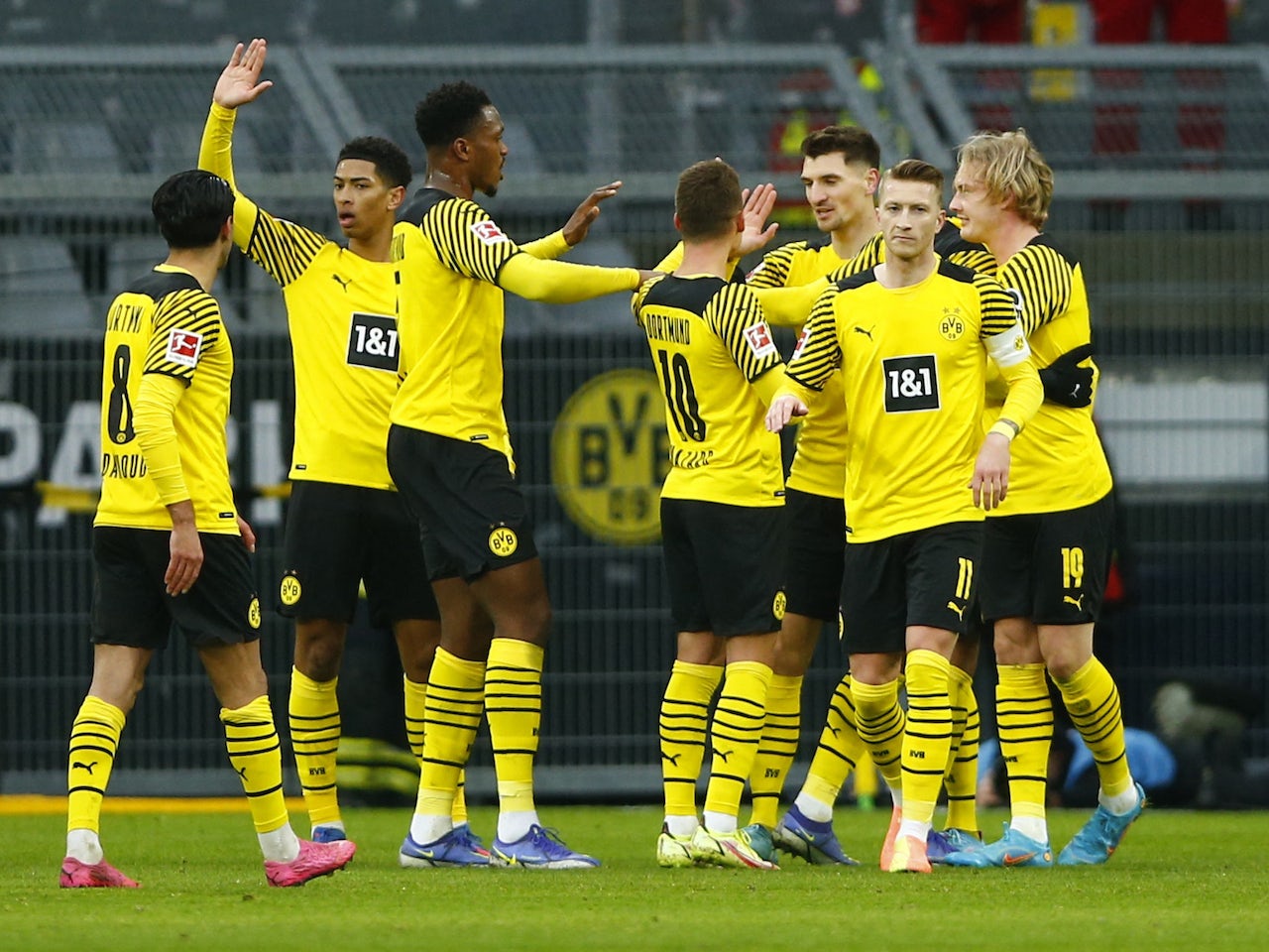 Borussia Dortmund players celebrate after Bayer Leverkusen's Jeremie