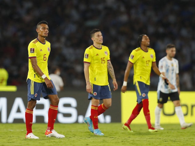 Colombia's William Tesillo and teammates at half time on February 1, 2022
