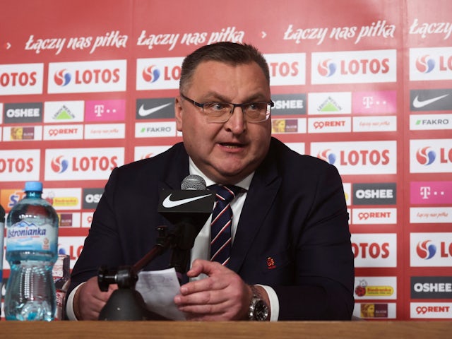 Czesław Micniewicz bierze udział w konferencji prasowej po tym, jak Polski Związek Piłki Nożnej (PZPN) ogłosił jego nominację na nowego trenera reprezentacji narodowej, w Warszawie, Polska, 31 stycznia 2022.