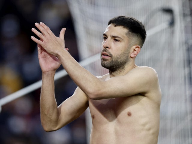 Jordi Alba willing to take pay cut to stay at Barcelona