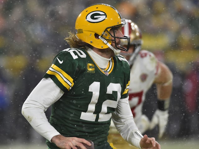 Aaron Rodgers pens contract extension with Green Bay Packers