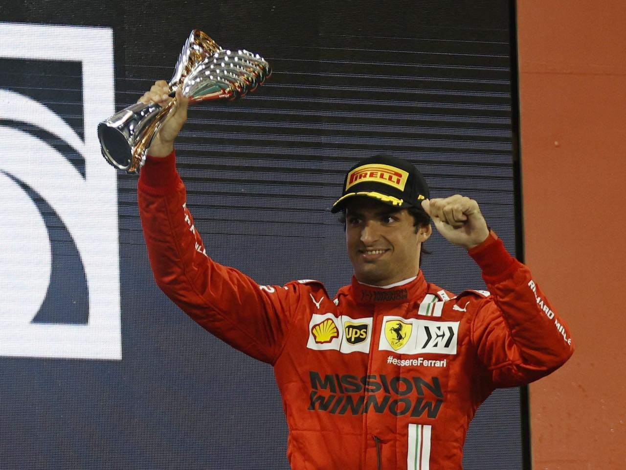Sainz eyes new Ferrari contract
