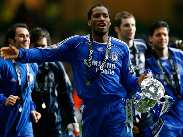 Chelsea celebrate winning the 2006-07 EFL Cup in February 2007