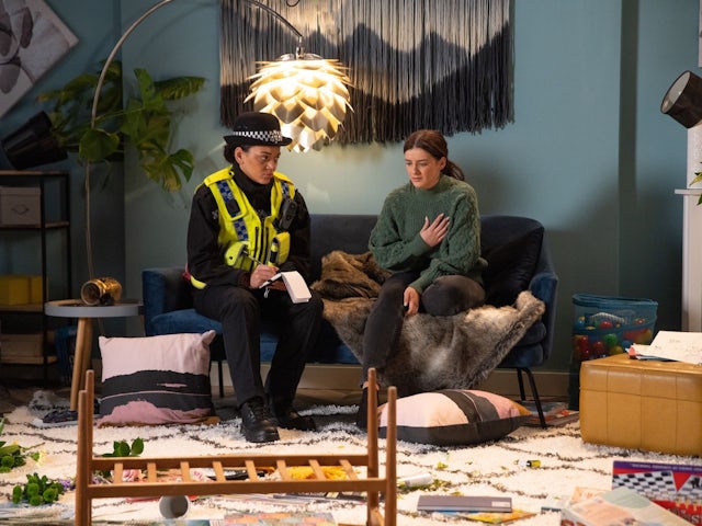 Lydia and the police on Coronation Street on March 4, 2022