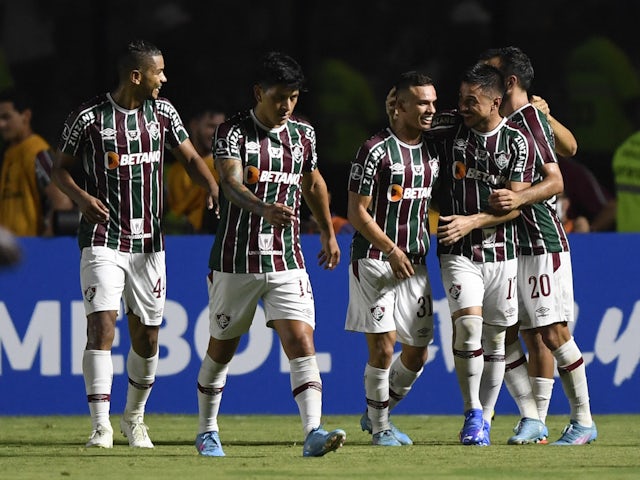 Willian, do Fluminense, comemora seu primeiro gol com os companheiros em 2 de março de 2022