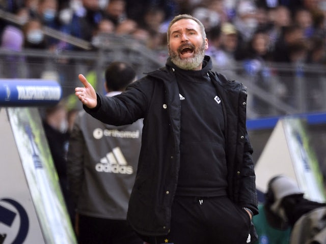 Hamburg SV coach Tim Walter reacts on February 27, 2022