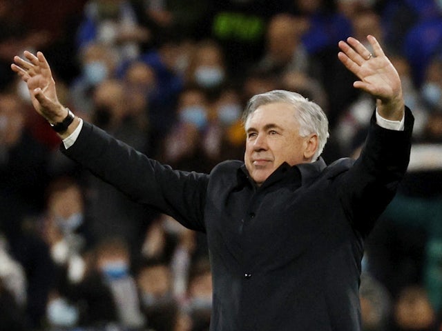 O técnico do Real Madrid, Carlo Ancelotti, comemora após a partida de 9 de março de 2022.