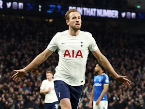 Harry Kane 'would listen to Manchester United offer'