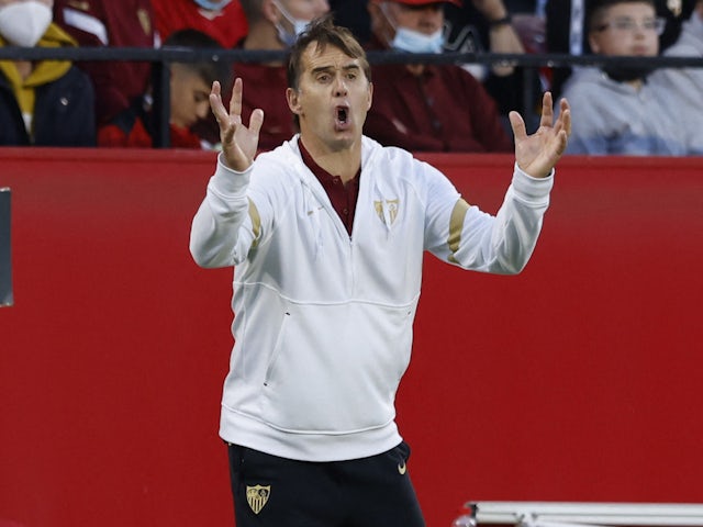 Sevilla coach Julen Lopetegui reacts on March 10, 2022