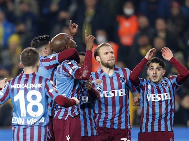 Trabzonspor's Anthony Nwakaemé celebrates with Trabzonspor's first goal on 6 March 2022 with Edin Bisca, Manolis Siopis, Timoteus Puchaci, Abdulkadir Omur and his teammates