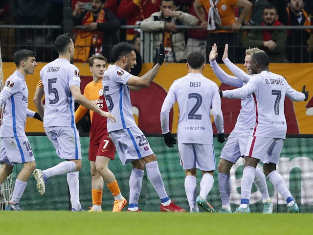 Pemain Barcelona Pierre-Emerick Aubameyang merayakan gol ke gawang Galatasaray pada 17 Maret 2022