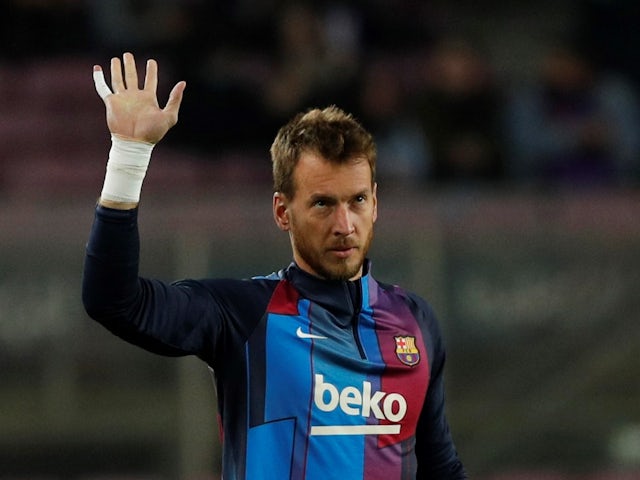 FC Barcelona's Neto during the warm up before the match on November 20, 2021