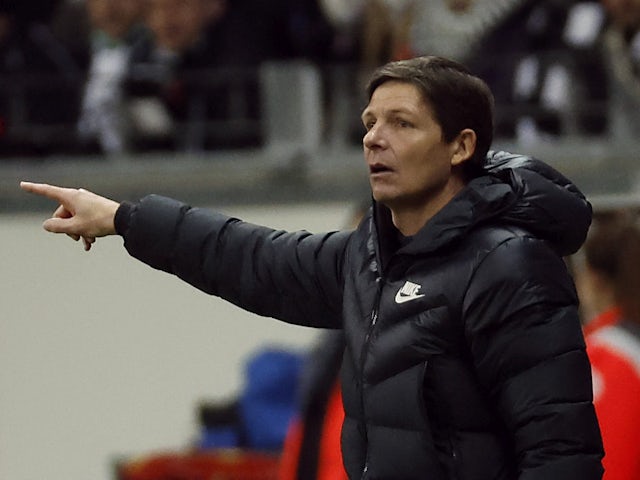 Eintracht Frankfurt coach Oliver Glasner reacts on March 17, 2022
