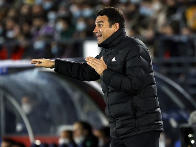 Real Madrid Women coach Alberto Toril reacts on March 22, 2022