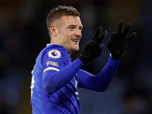 Jamie Vardy signs new Leicester City contract