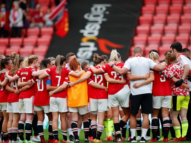 Manchester United Women's team in a huddle in 2022