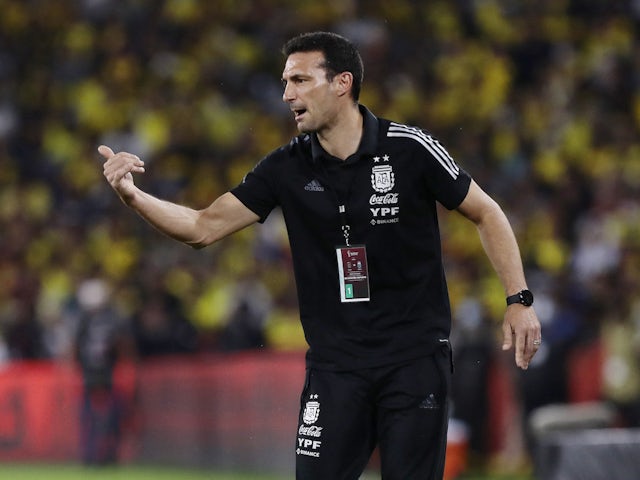 Argentina coach Lionel Scaloni reacts on March 30, 2022