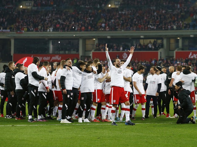 Poland players celebrate after qualifying for the World Cup Qatar 2022 on March 29, 2022