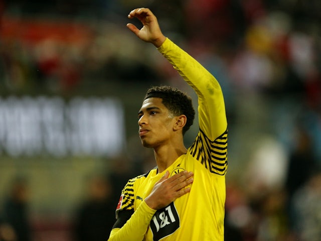 Borussia Dortmund's Jude Bellingham gestures to fans after the match on 20 March 2022 