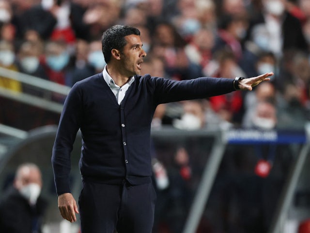 Benfica coach Nelson Verissimo reacts on April 5, 2022
