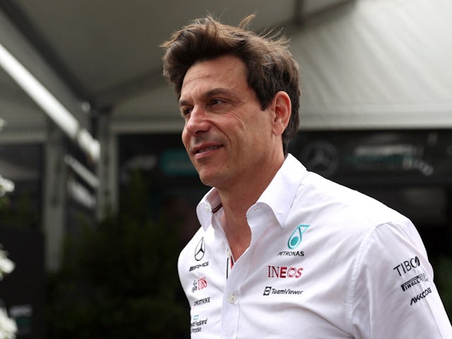 Wolff moves to end Verstappen feud