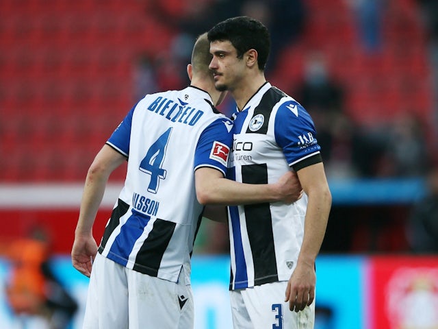 Arminia Bielefeld's Guilherme Ramos and Joakim Nilsson pictured on February 26, 2022