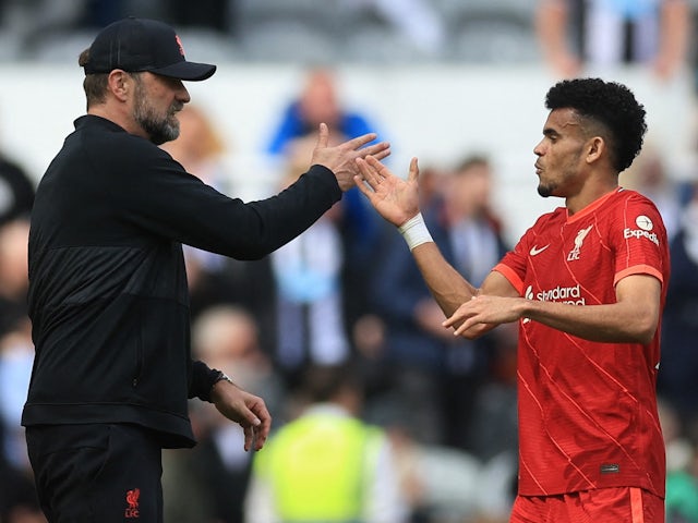 Liverpool manager Jurgen Klopp celebrates with Luis Diaz after the match on April 30, 2022