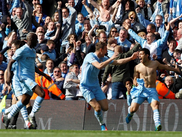 Manchester City'den Sergio Agüero, 13 Mayıs 2012'de Queens Park Rangers'a karşı galibiyet golünü atmayı kutluyor.