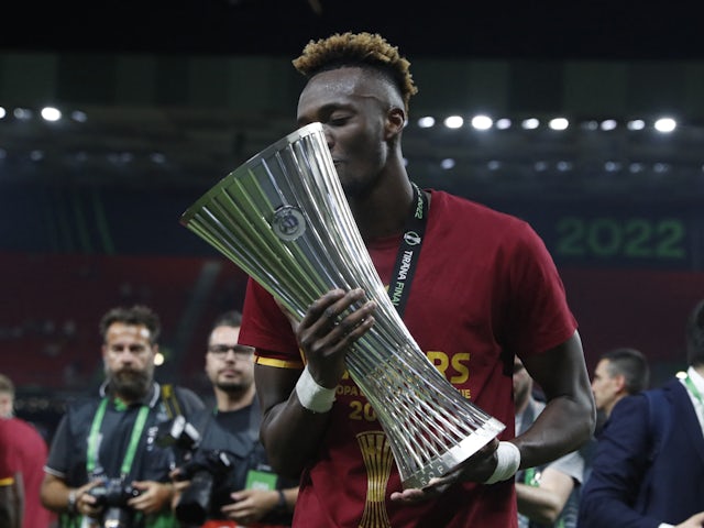 Roma forward Tammy Abraham with the Europa Conference League trophy on May 25, 2022.