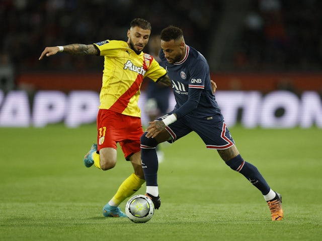 Lens defender Jonathan Clauss and Paris Saint-Germain forward Neymar in April 2022.