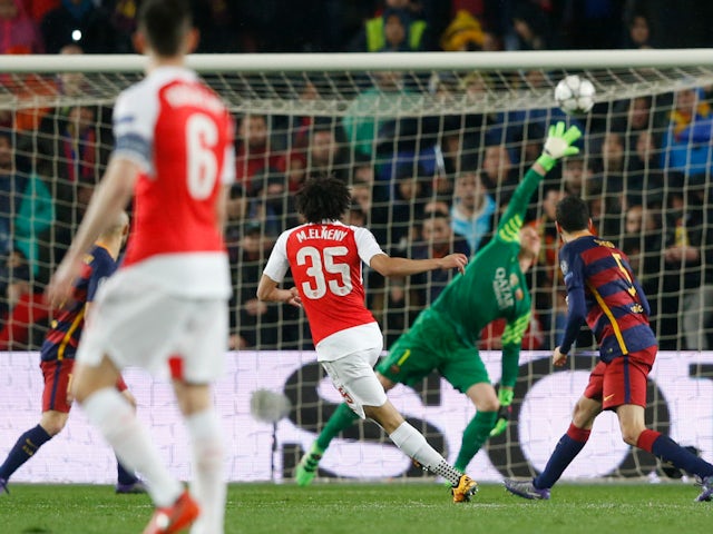 Mohamed Elneny scores for Arsenal against Barcelona on March 16, 2016