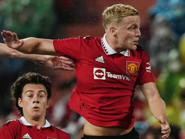 Roma offered chance to sign Donny van de Beek?