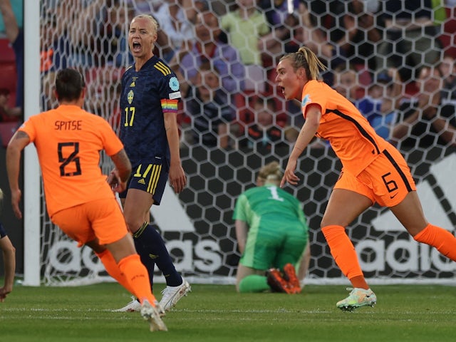 Jill Roord, da Holanda, comemora seu primeiro gol em 9 de julho de 2022