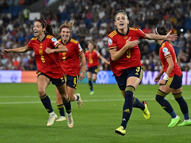 Spain's Esther Gonzalez celebrates scoring against England at Women's Euro 2022 on July 20, 2022