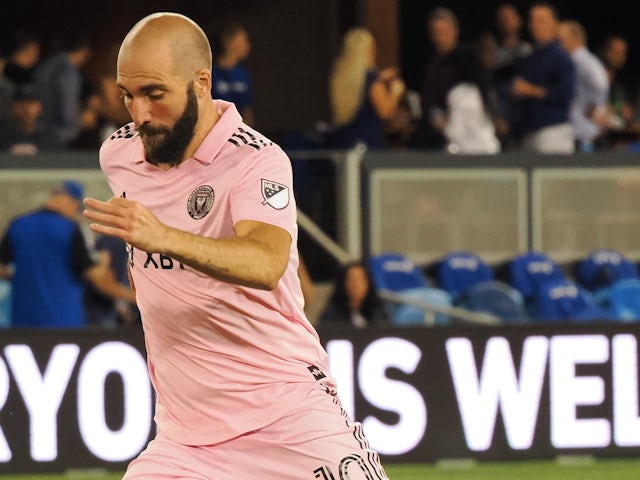Gonzalo Higuain in action for Inter Miami on August 3, 2022
