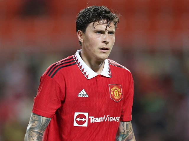 Man United 'turn down Atletico approach for Victor Lindelof'