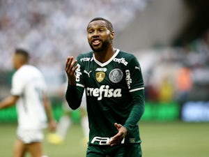 Piquerez of Palmeiras drives the ball the ball during a match