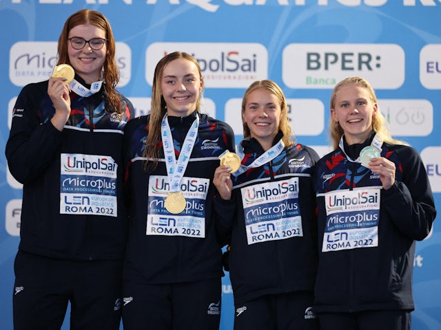 GB women's relay team win gold at European Aquatics Championships