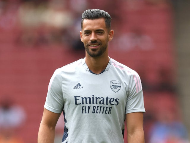 Pablo Mari warms up for Arsenal in July 2022