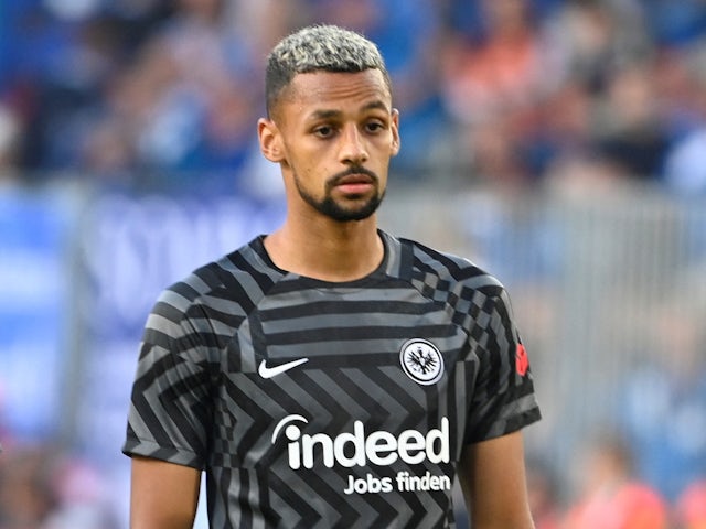 Djibril Sow warms up for Eintracht Frankfurt in August 2022