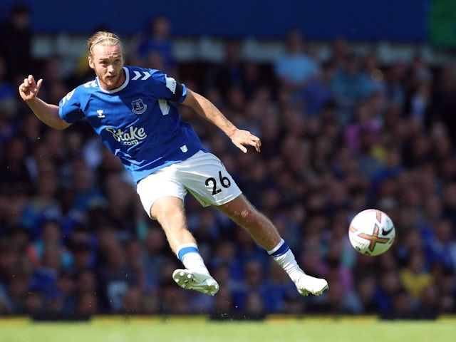 Tom Davies to leave Everton after turning down new contract