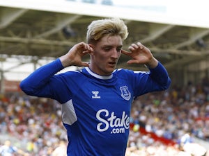 Newcastle confirm signing of Everton winger Gordon