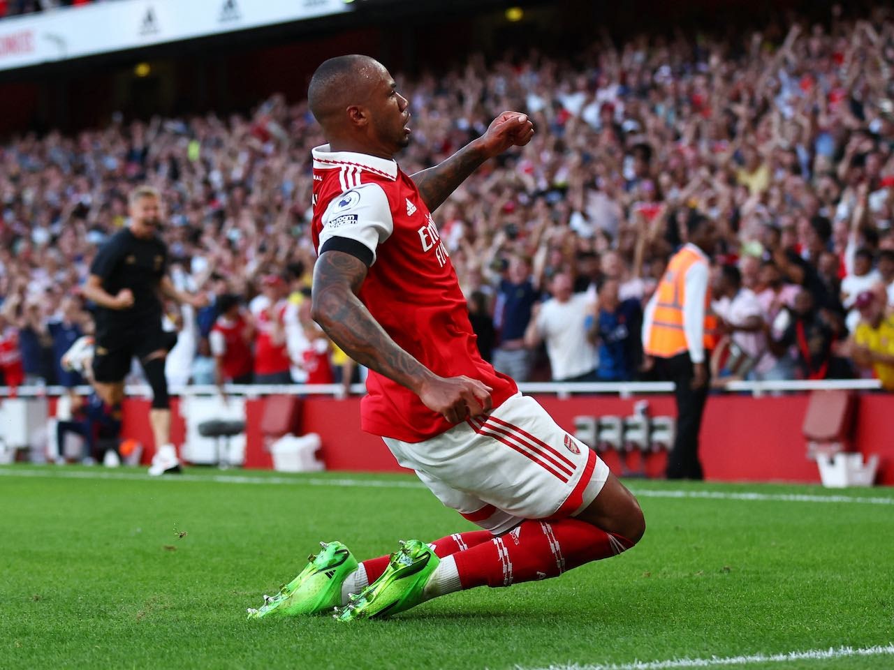 Gabriel celebrates scoring the winner for Arsenal on August 27, 2022