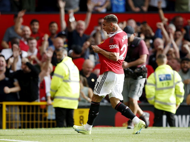 Anthony del Manchester United celebra marcar su primer gol el 4 de septiembre de 2022