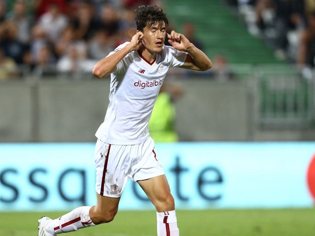 Eldor Shomurodov ăn mừng ghi bàn cho Roma ngày 8/9/2022