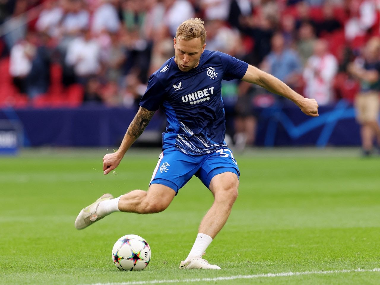 Scott Arfield warms up for Rangers on September 7, 2022