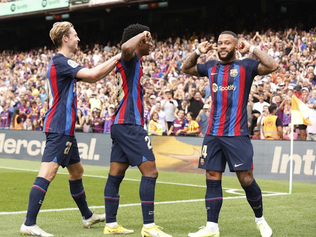 Barcelona's Memphis Depay celebrates the goal against Elche on September 17, 2022