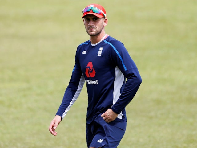Hales stars on return as England beat Pakistan